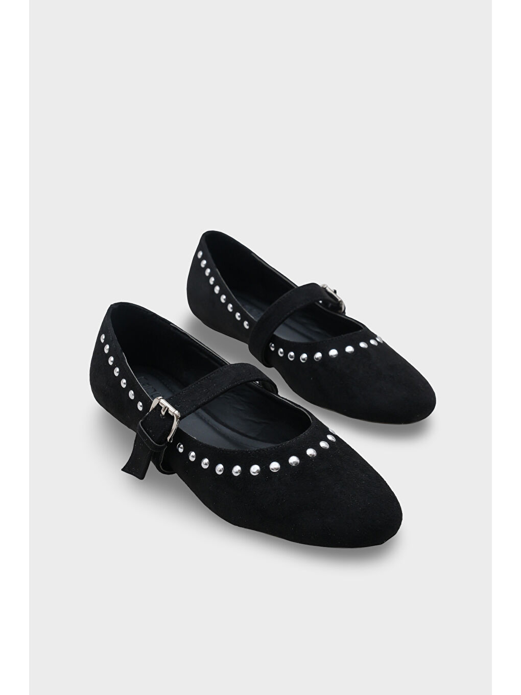 Siyah Penelop Yuvarlak Burunlu Metal Aksesuarlı Tokalı Suni Süet Kadın Babet-1