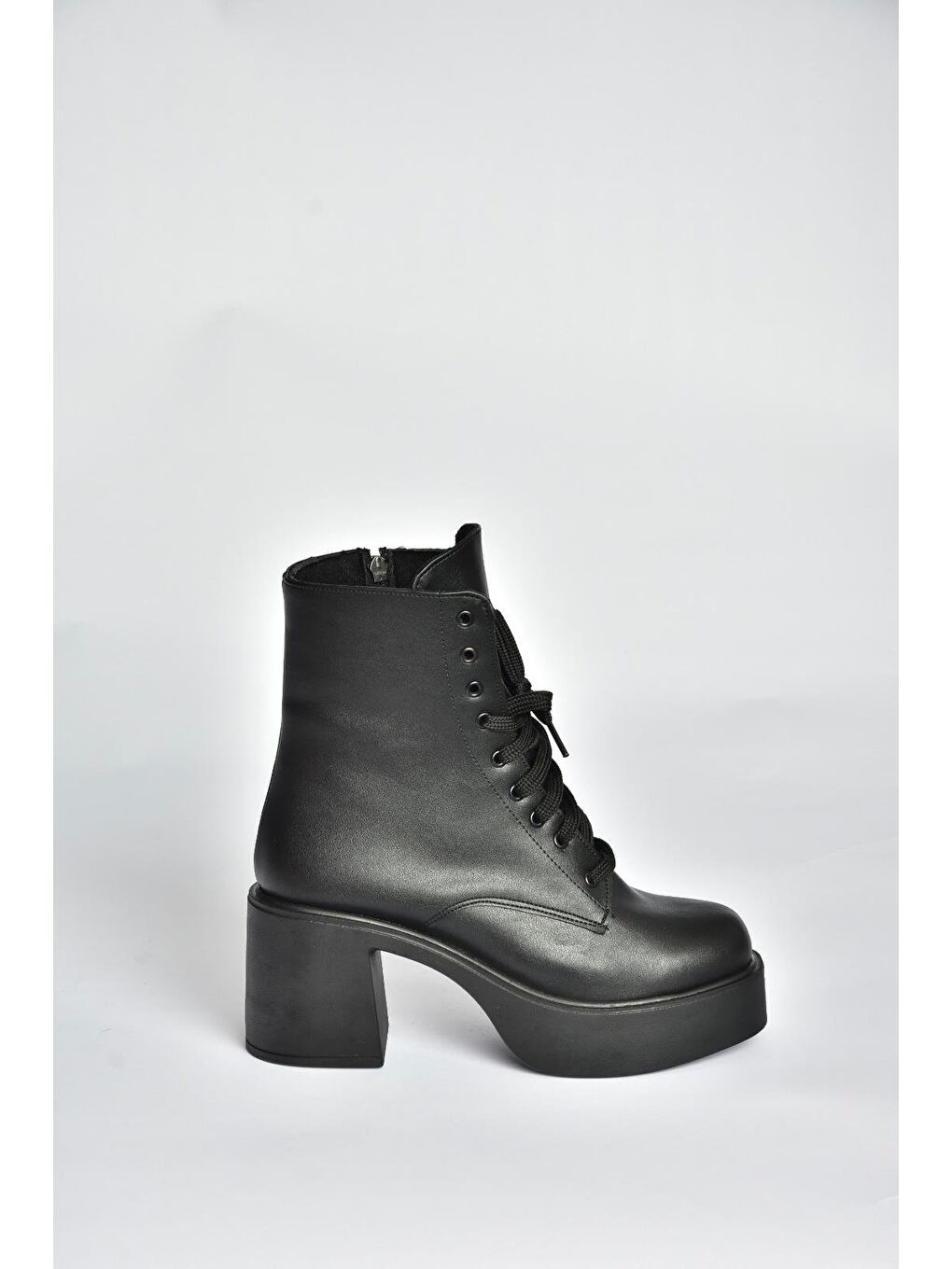 Siyah Kadın Bot V726681509-4