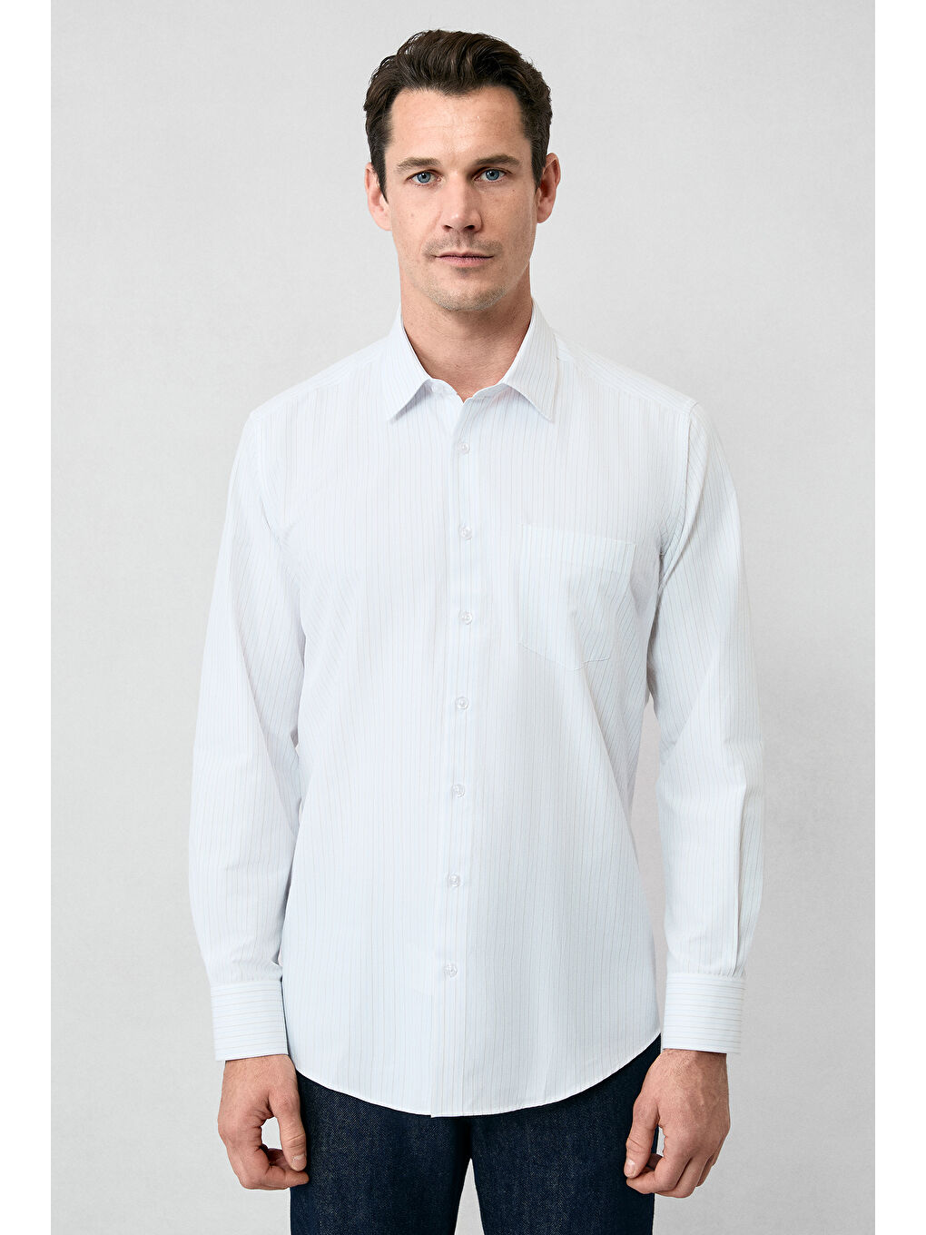Beyaz Uzun Kol Klasik Çizgili Pamuklu Kolay Ütülenebilir Gömlek-1