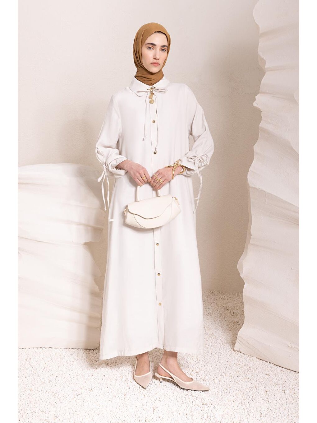 Bej Taş-Kolu Büzmeli Çıtçıtlı Modal Ferace