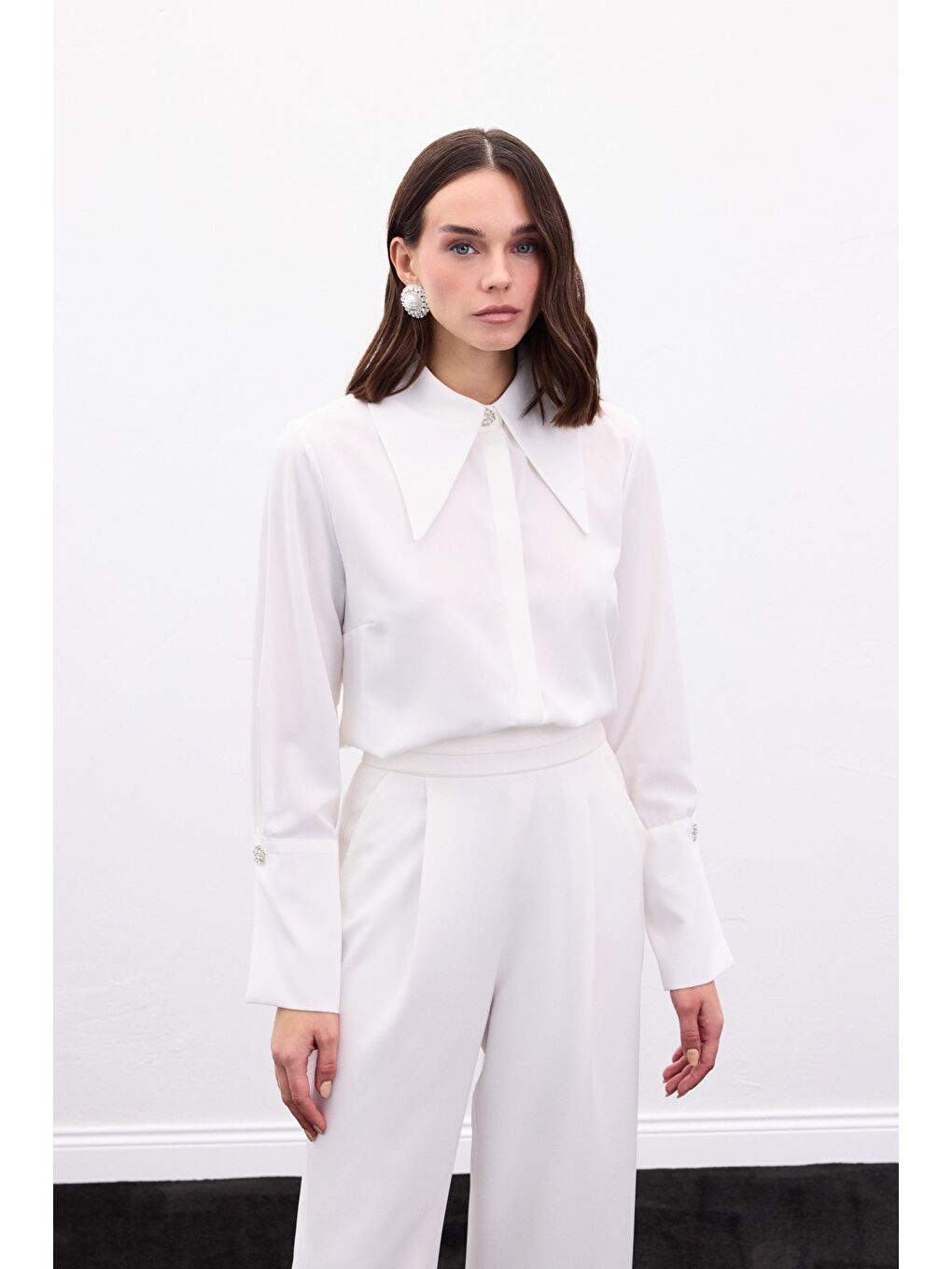 Yaka Ve Manşet Aksesuarlı Gömlek - Ekru-1