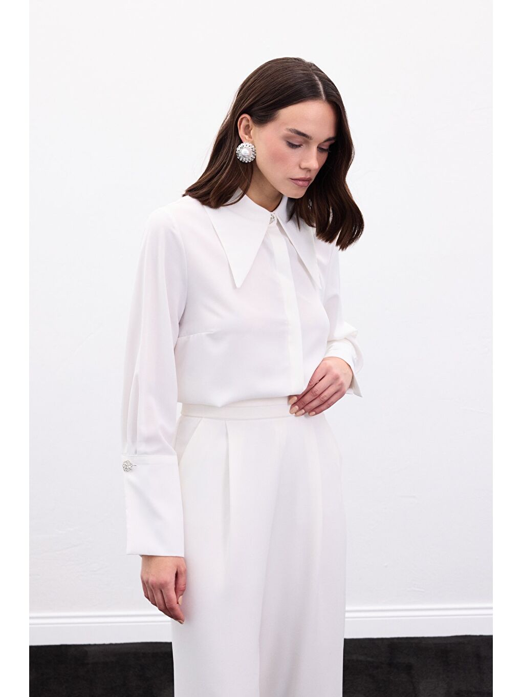 Yaka Ve Manşet Aksesuarlı Gömlek - Ekru-2