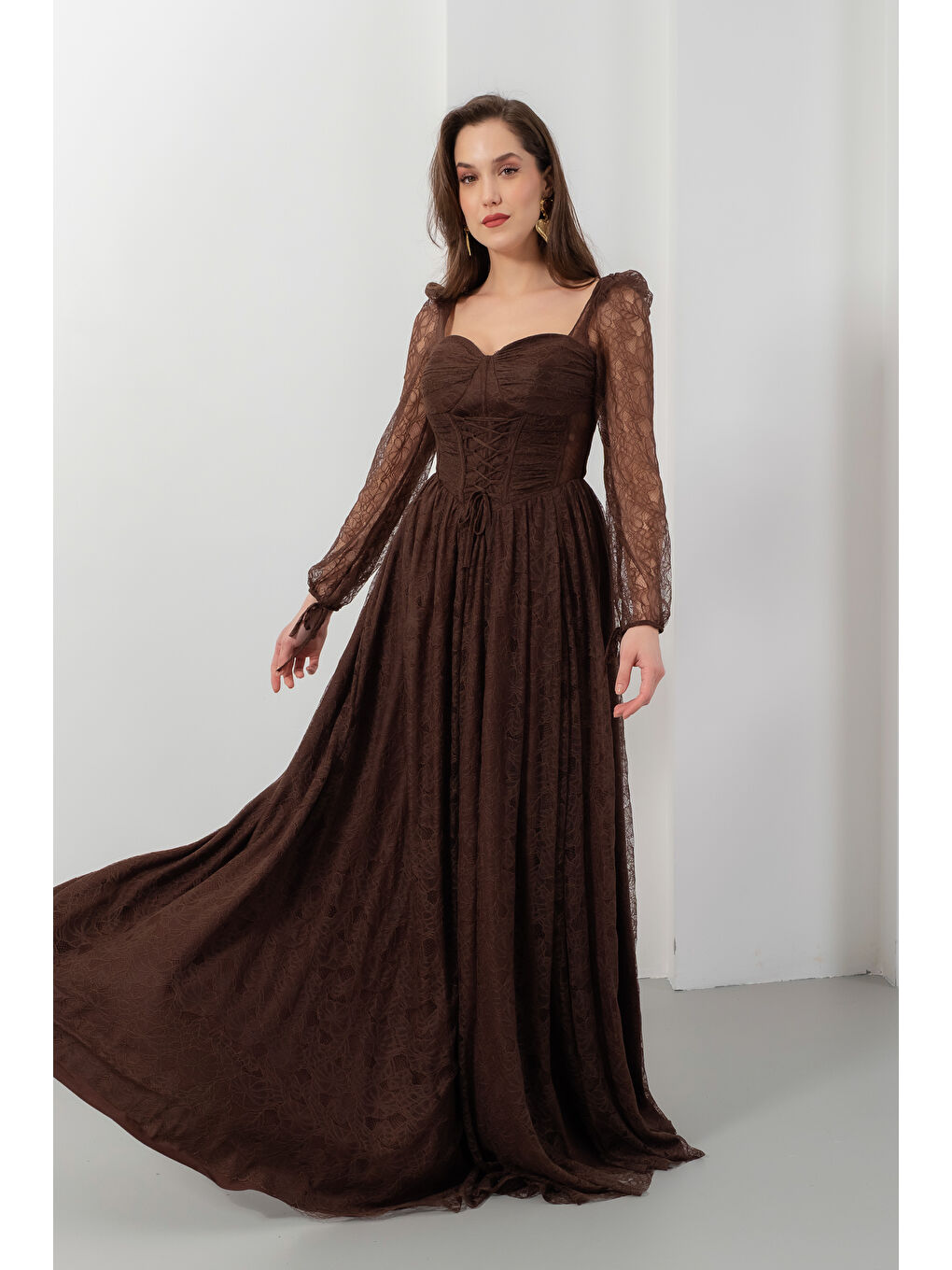 Kadın Kahverengi Dar Kalıp Uzun Kol Bacak Dekolteli Dantelli Abiye Elbise