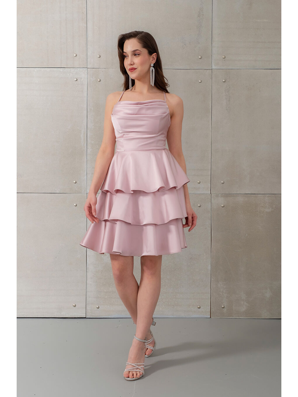 Pembe Kadın Pudra İnce Askılı Degaje Yaka Mini Saten Mezuniyet Abiye Elbise-1