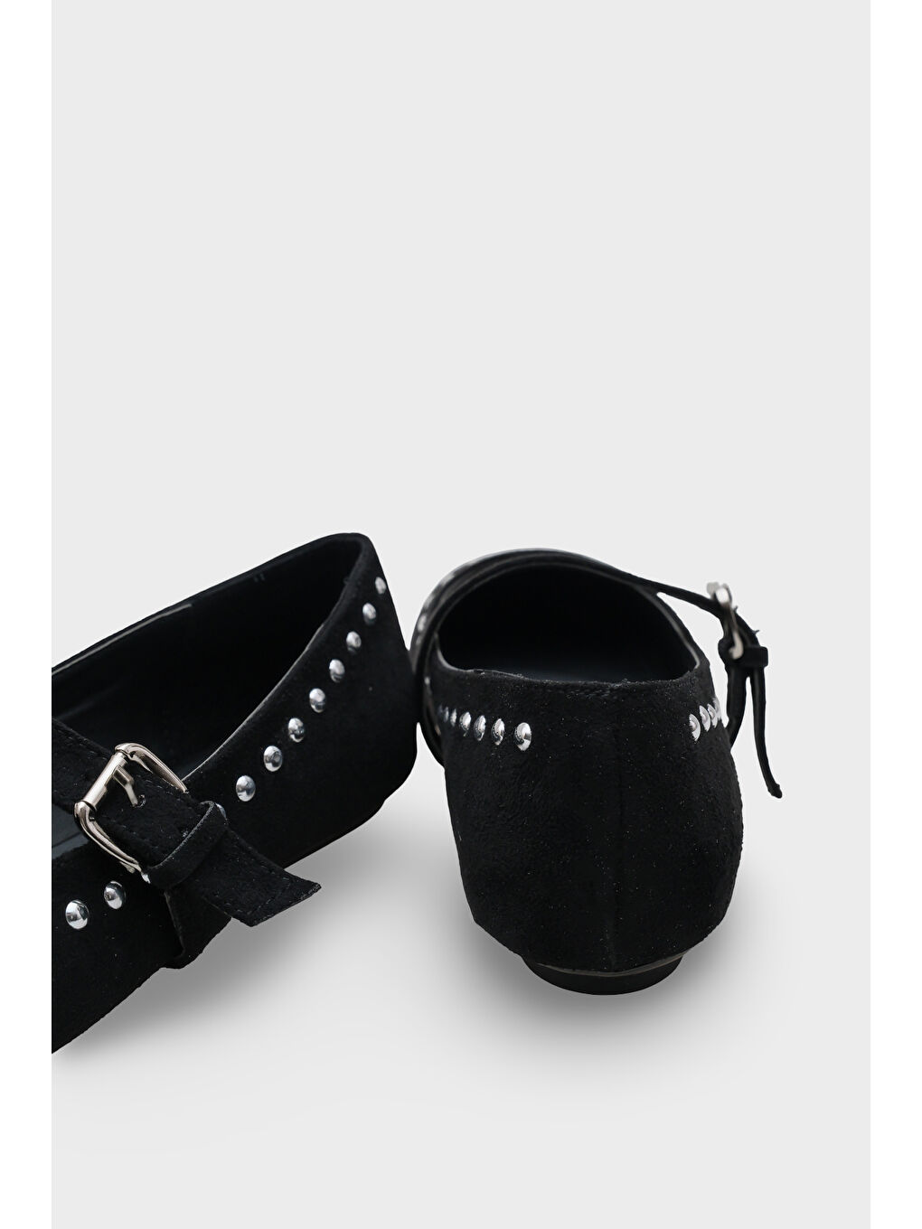 Siyah Penelop Yuvarlak Burunlu Metal Aksesuarlı Tokalı Suni Süet Kadın Babet-4