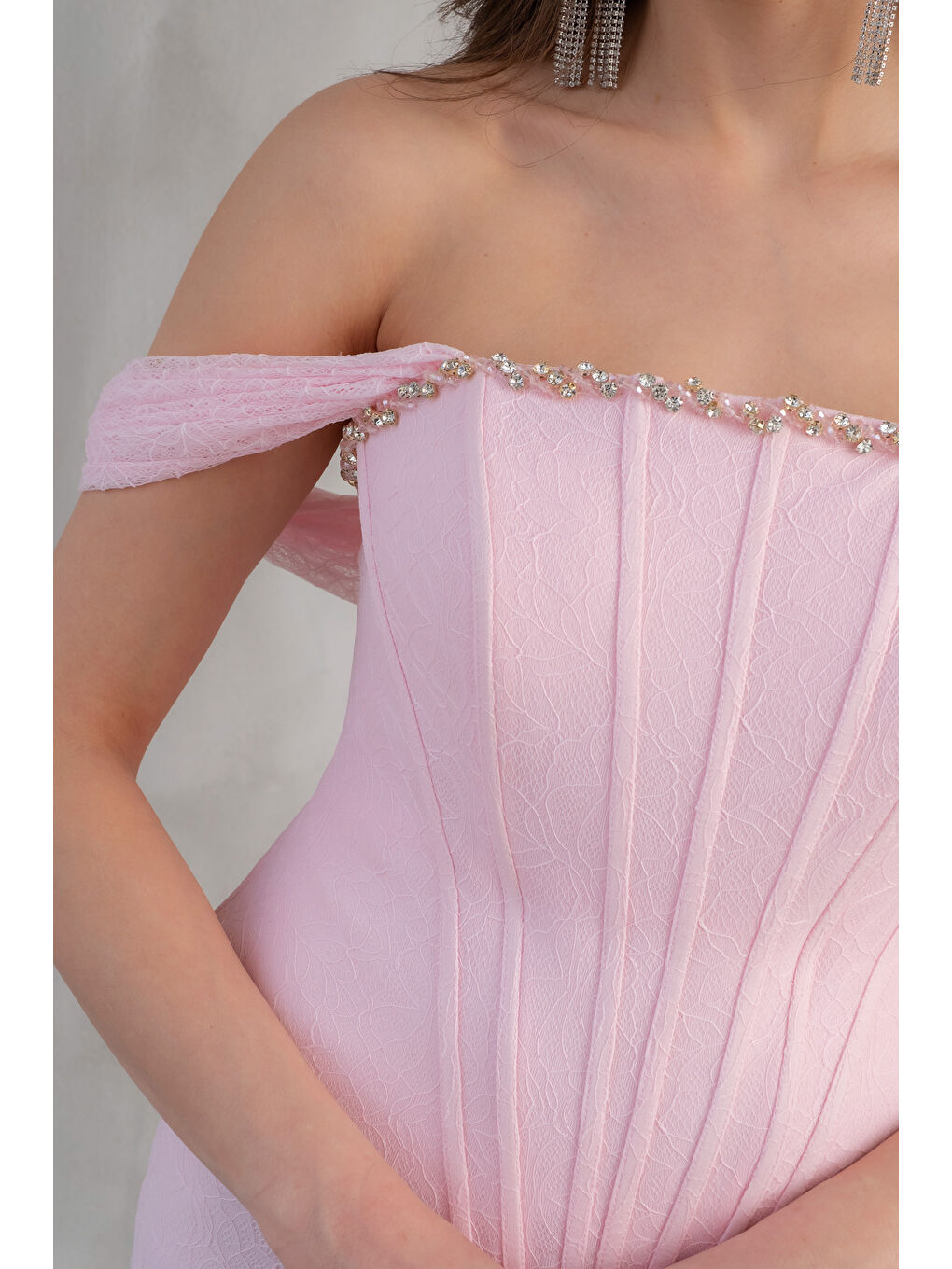 Pembe Kadın Pudra Kayık Yaka Taşlı Uzun Dantel Abiye Elbise-3