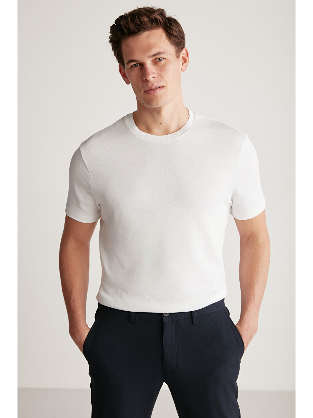 Erkek Slim Fit Triko Görünümlü Kumaşlı Triko Yakalı Kalın Dokulu Beyaz Tişört