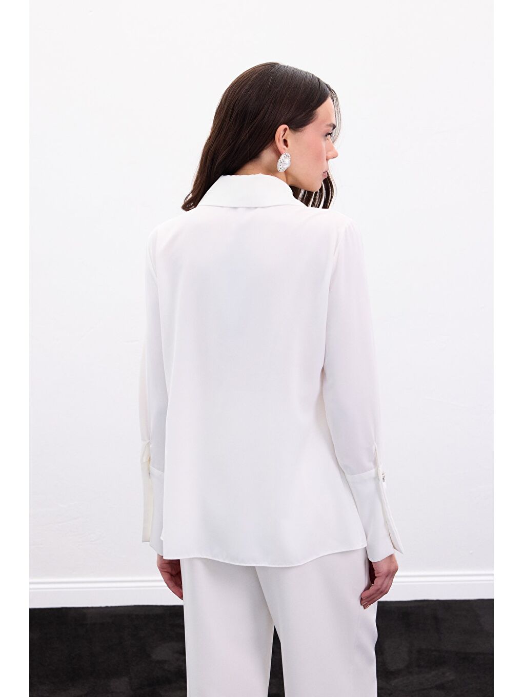 Yaka Ve Manşet Aksesuarlı Gömlek - Ekru-6