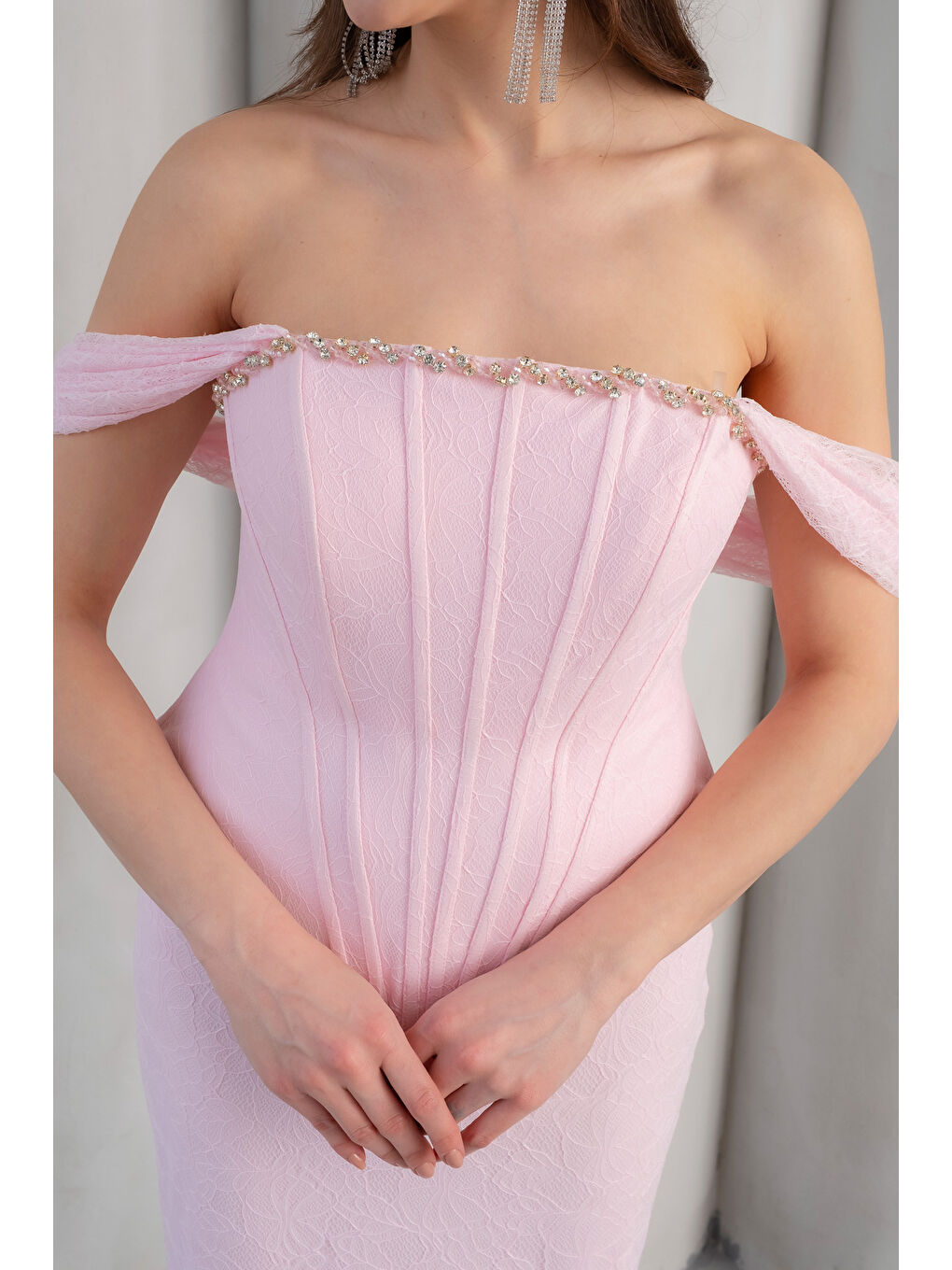 Pembe Kadın Pudra Kayık Yaka Taşlı Uzun Dantel Abiye Elbise-4
