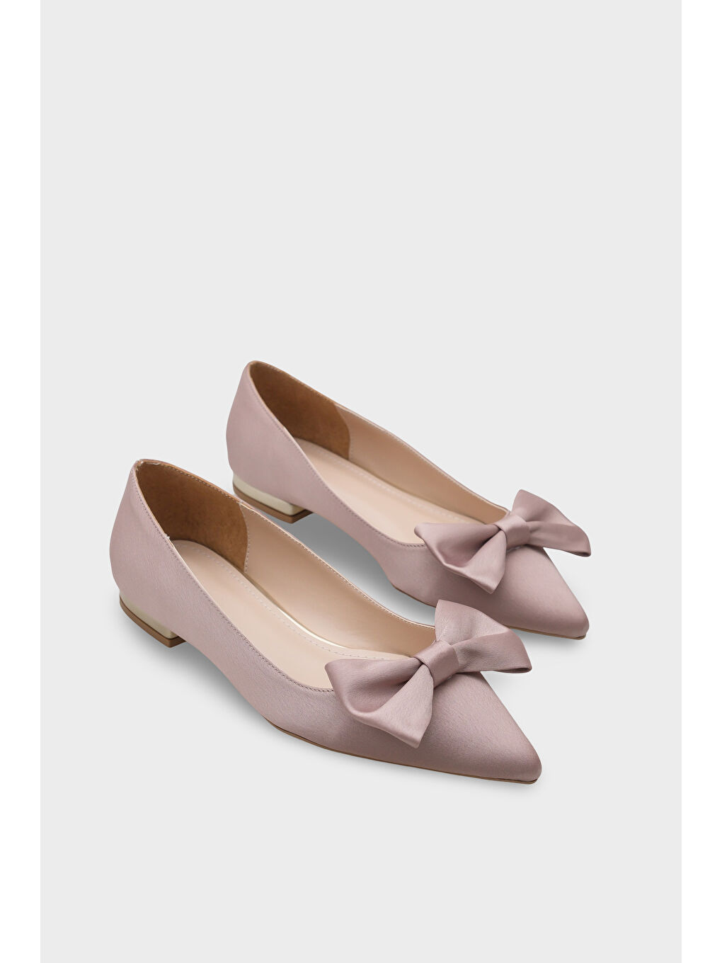 Bej Zelma Sivri Burunlu Kısa Topuklu Fiyonklu Saten Kadın Babet-1