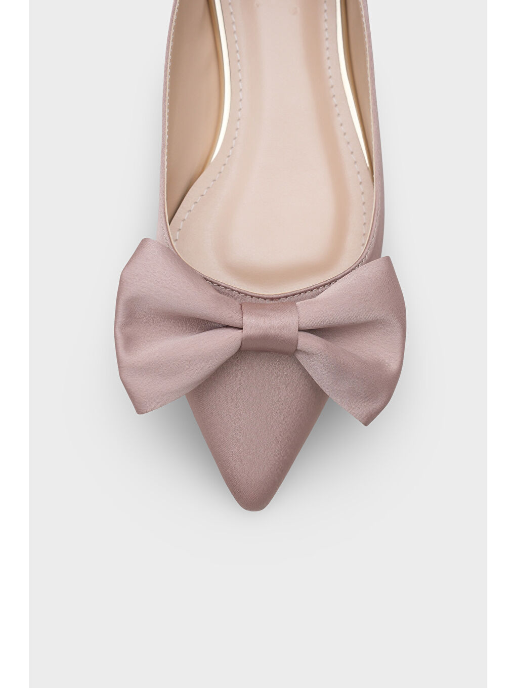 Bej Zelma Sivri Burunlu Kısa Topuklu Fiyonklu Saten Kadın Babet-2