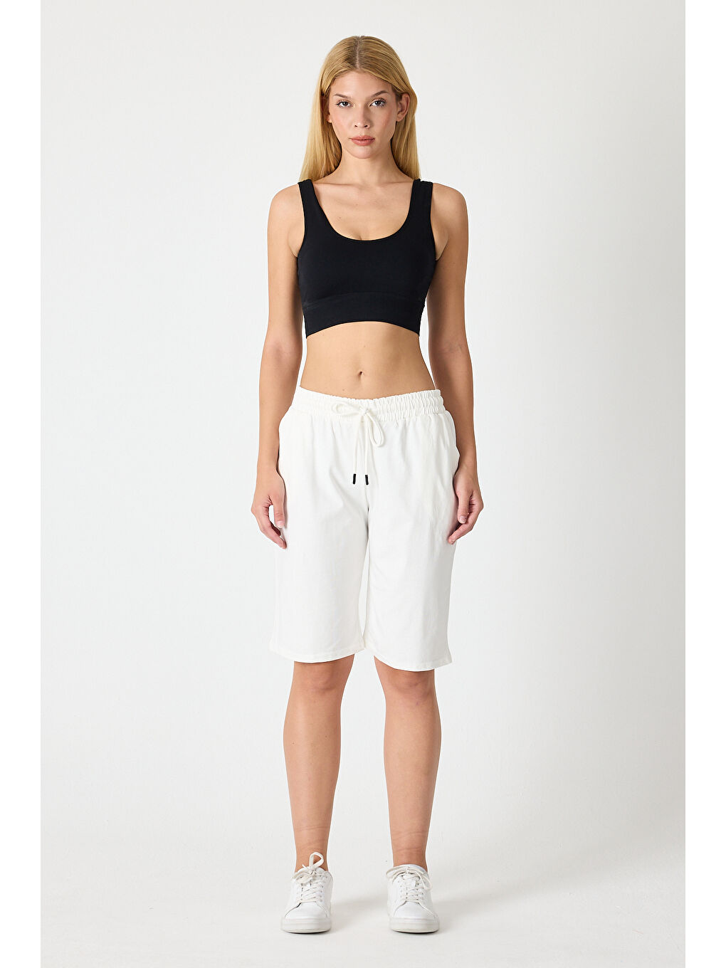 Ekru Kadın Yan Cepli Şort 2999