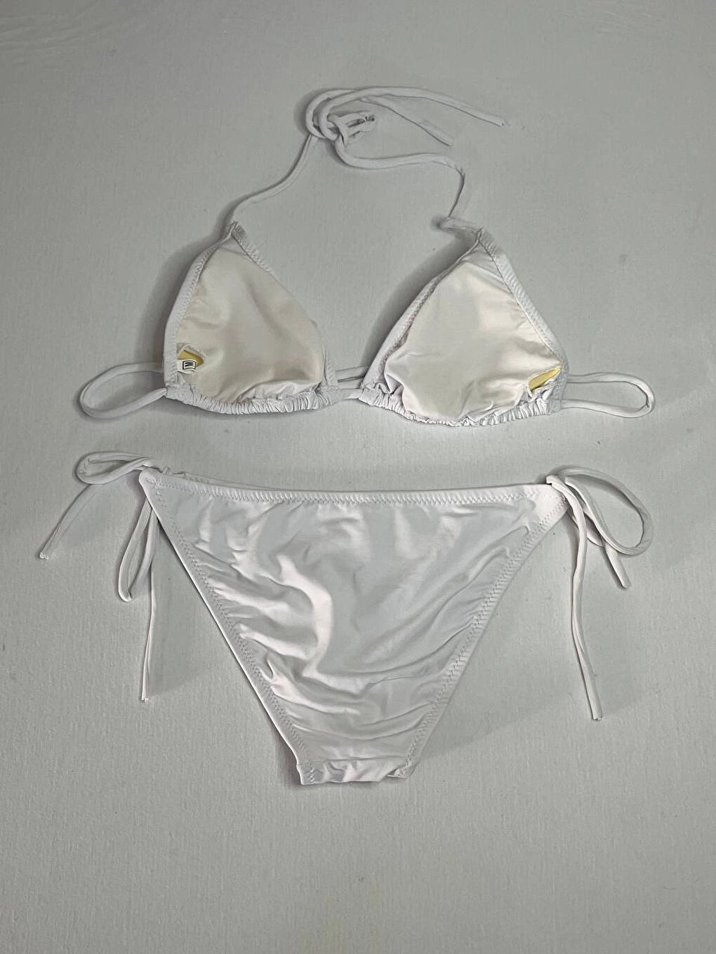 Kadın Beyaz Boyundan İp Bağlamalı Üçgen Bikini Takımı HZL25S-LC5005-1