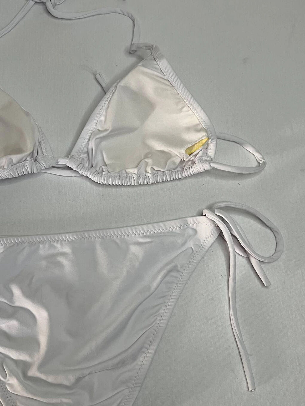 Kadın Beyaz Boyundan İp Bağlamalı Üçgen Bikini Takımı HZL25S-LC5005-2