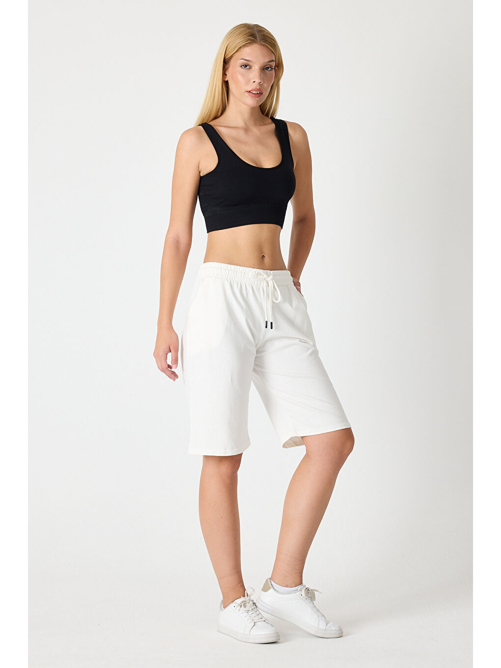 Ekru Kadın Yan Cepli Şort 2999-1