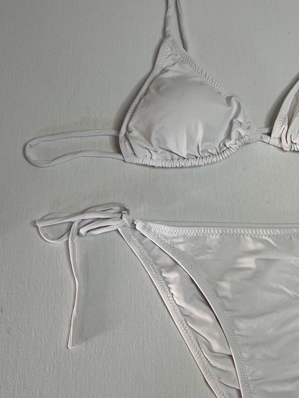 Kadın Beyaz Boyundan İp Bağlamalı Üçgen Bikini Takımı HZL25S-LC5005-3