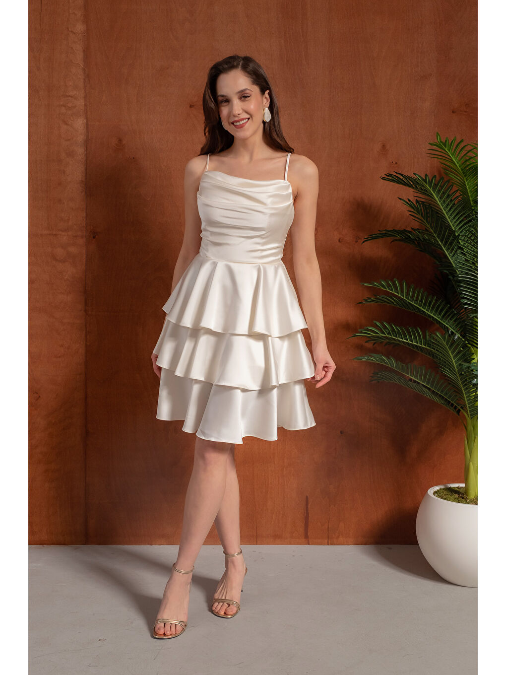 Kadın Ekru İnce Askılı Degaje Yaka Mini Saten Mezuniyet Abiye Elbise-1