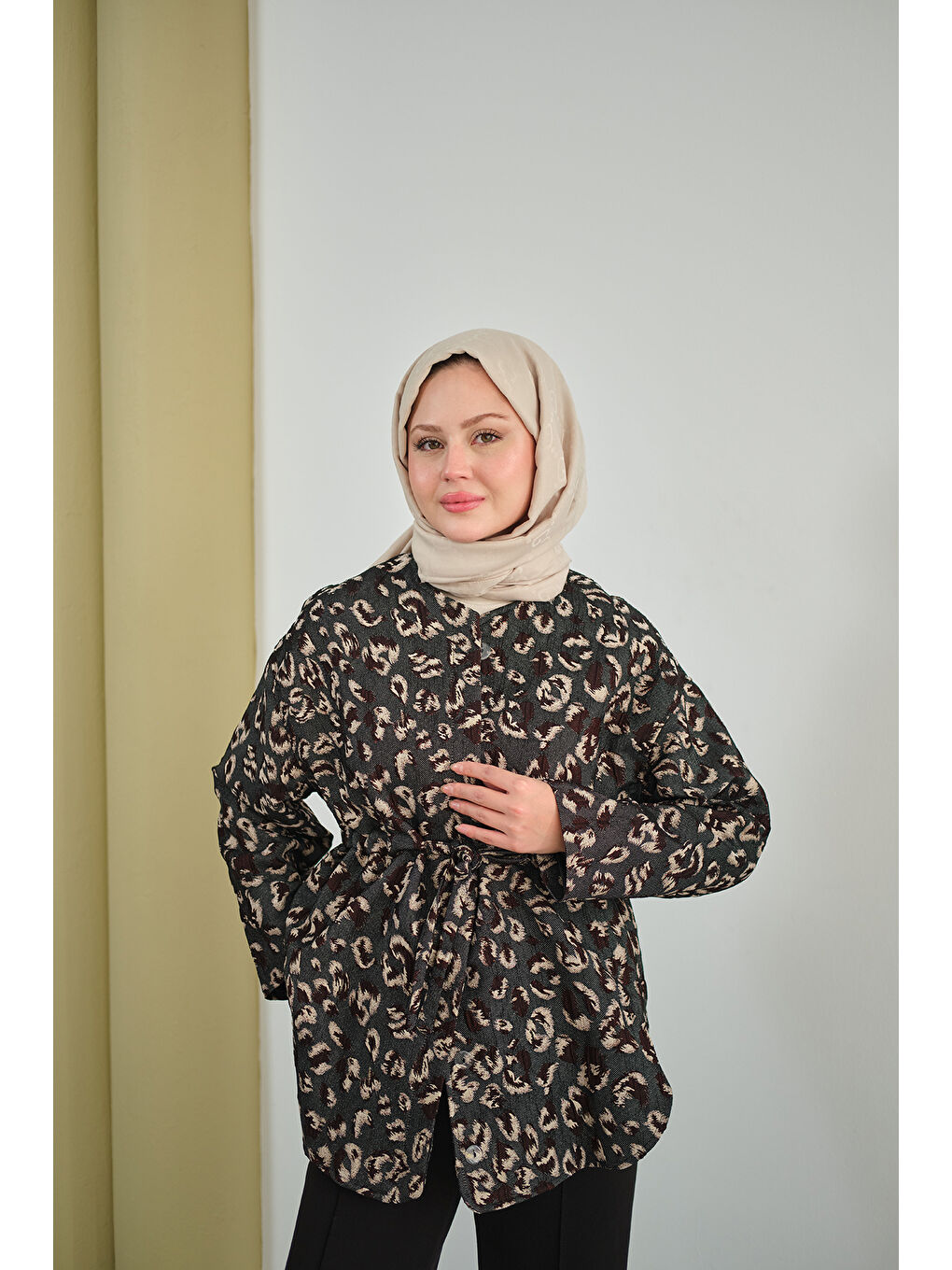 Gri Kadın Yaprak Desen Beli Lastikli Ceket Füme-1