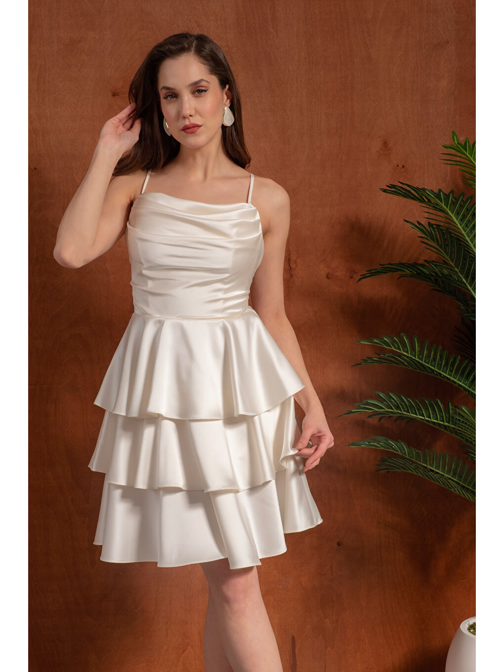 Kadın Ekru İnce Askılı Degaje Yaka Mini Saten Mezuniyet Abiye Elbise-2
