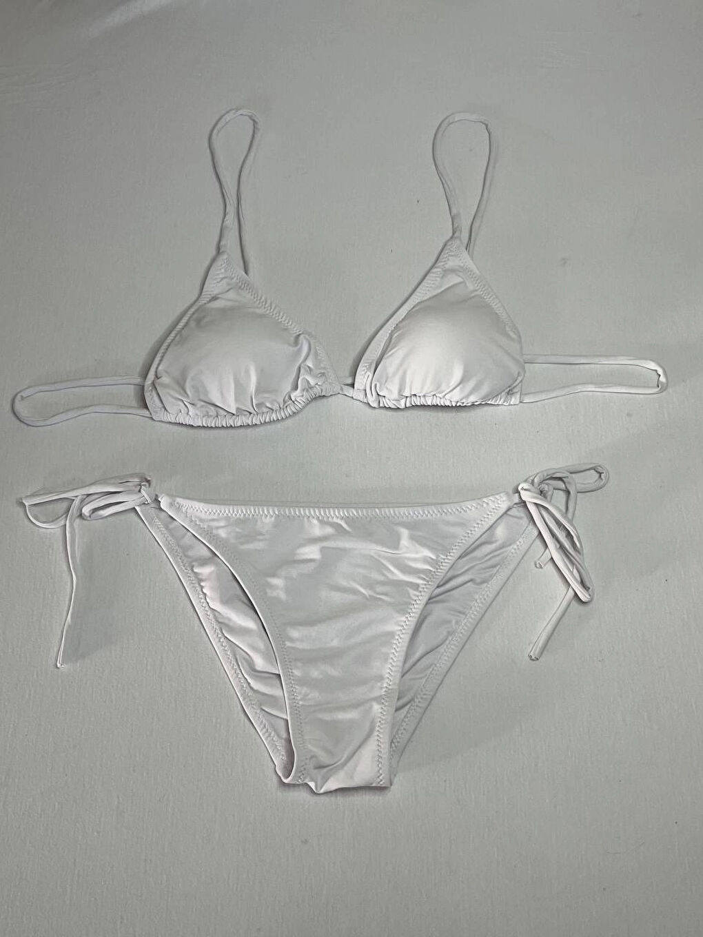 Kadın Beyaz Boyundan İp Bağlamalı Üçgen Bikini Takımı HZL25S-LC5005-4