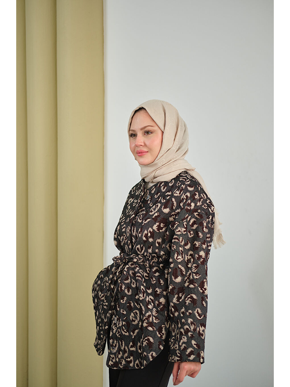 Gri Kadın Yaprak Desen Beli Lastikli Ceket Füme-2