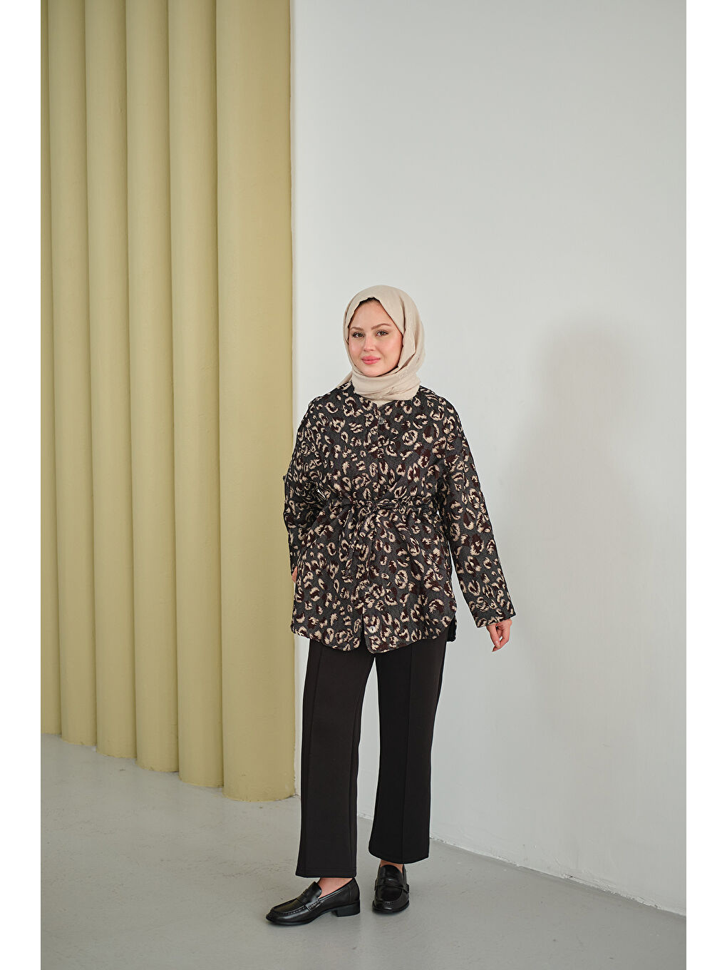 Gri Kadın Yaprak Desen Beli Lastikli Ceket Füme-3