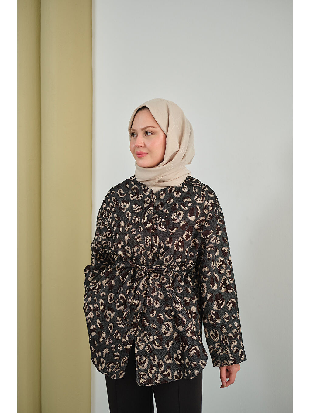 Gri Kadın Yaprak Desen Beli Lastikli Ceket Füme-4