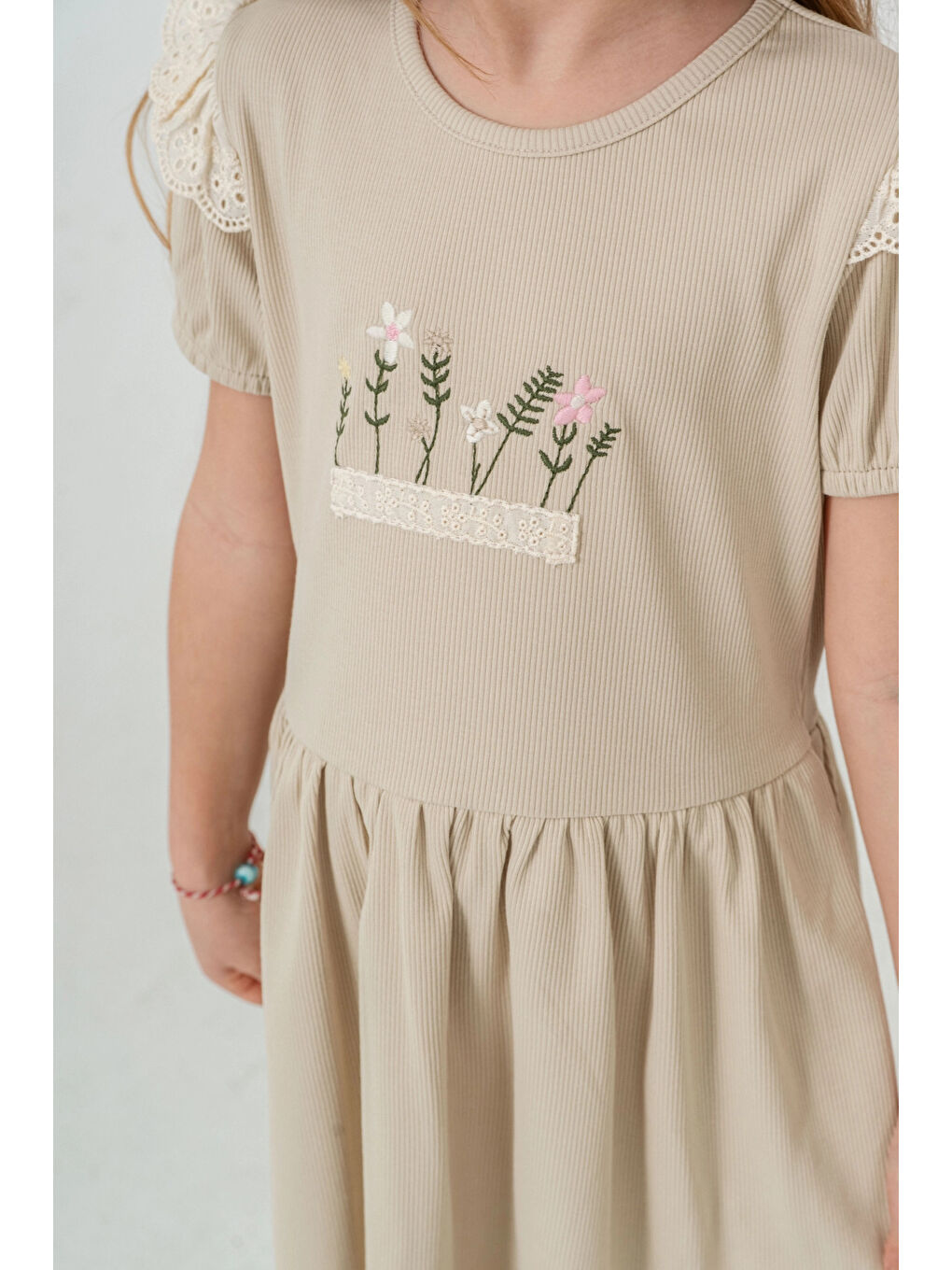 Bej Çiçek Nakışlı Brode Detaylı Kız Çocuk Elbise 50974-1