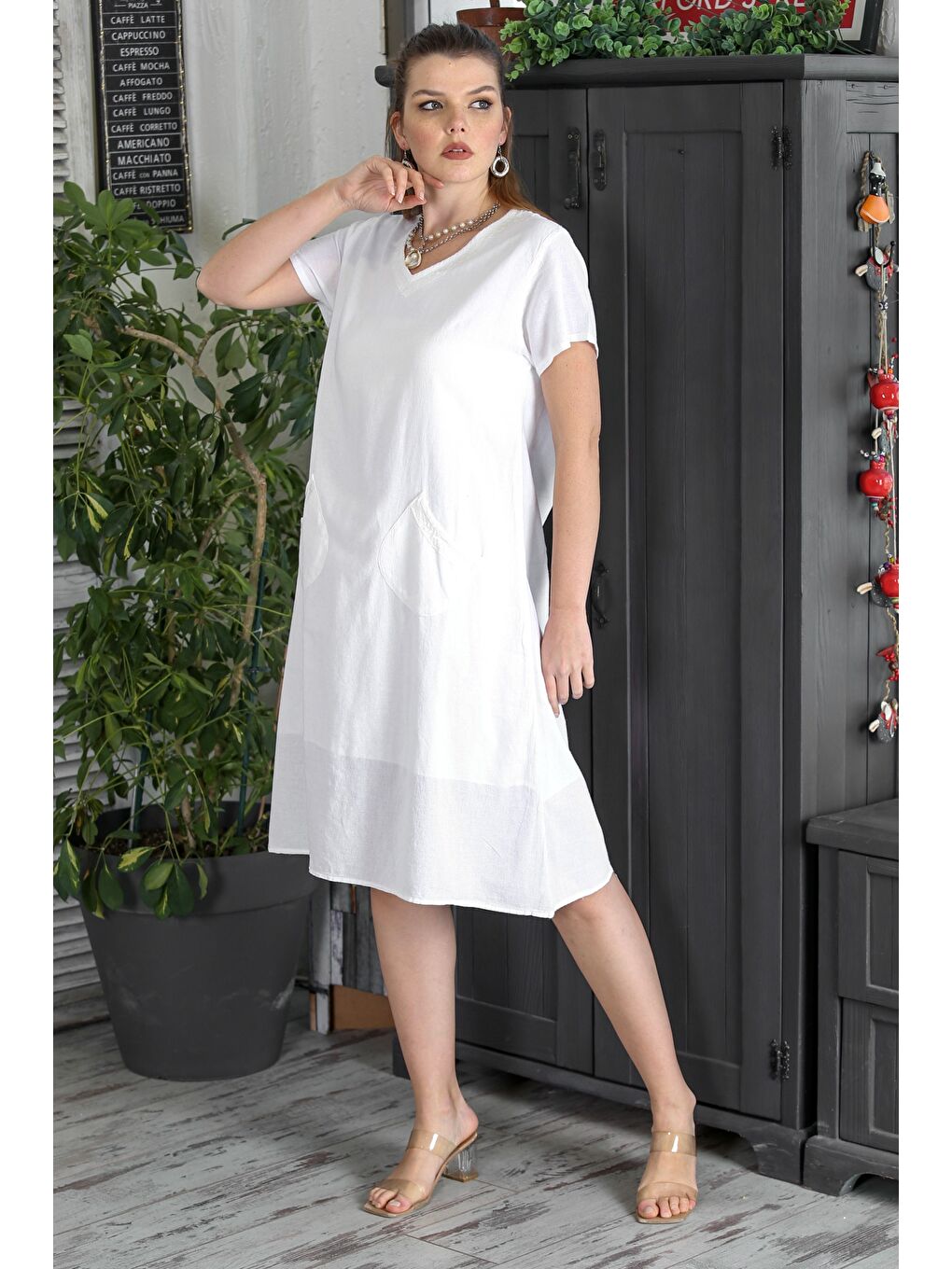 Beyaz V Yaka Kısa Kol Çift Cepli Astarlı Yıkamalı Casual Şile Bezi Dokuma Elbise-3