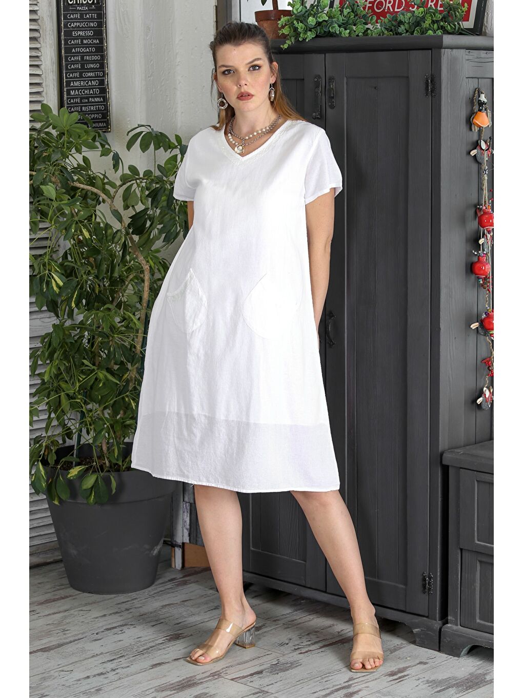 Beyaz V Yaka Kısa Kol Çift Cepli Astarlı Yıkamalı Casual Şile Bezi Dokuma Elbise-5