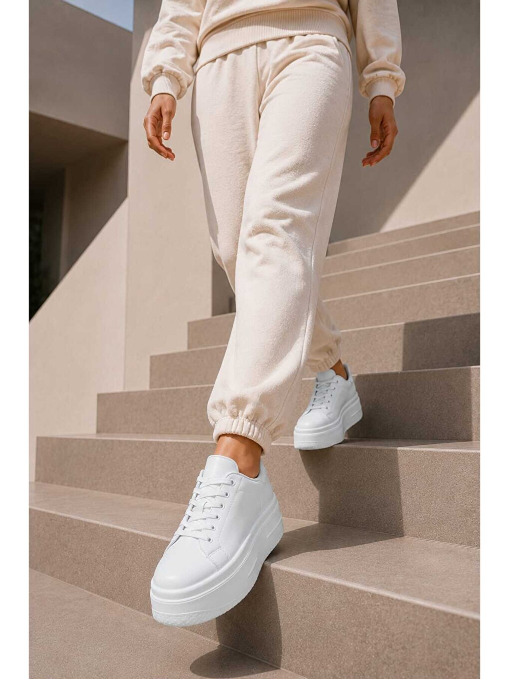 Beyaz Kadın 5 Cm Topuklu, Kalın Platform Tabanlı, Bağcıklı Sneaker