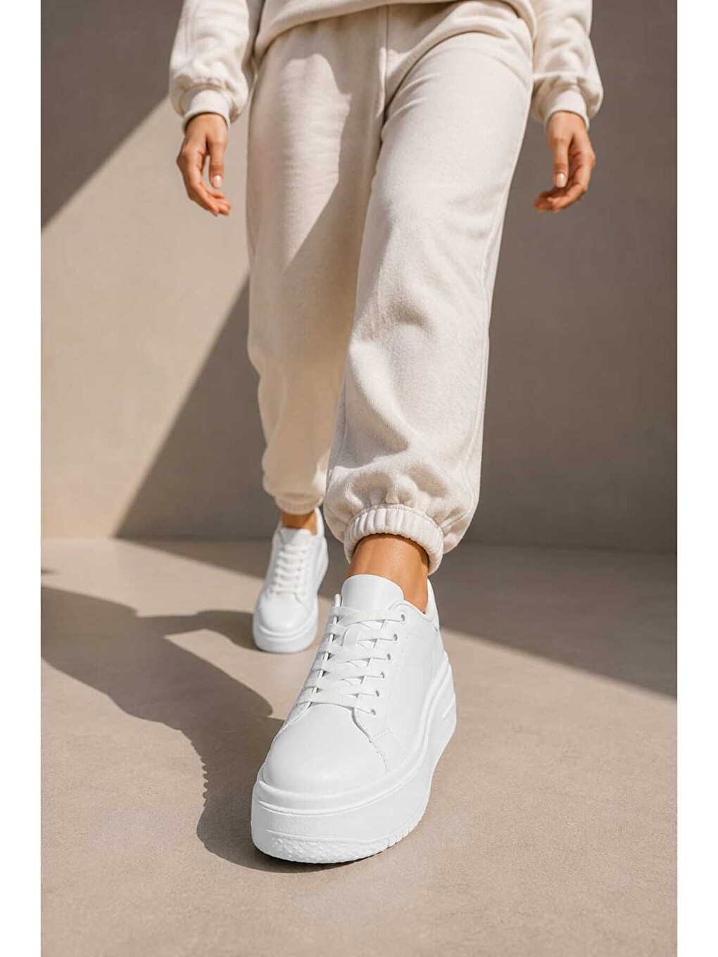Beyaz Kadın 5 Cm Topuklu, Kalın Platform Tabanlı, Bağcıklı Sneaker-1