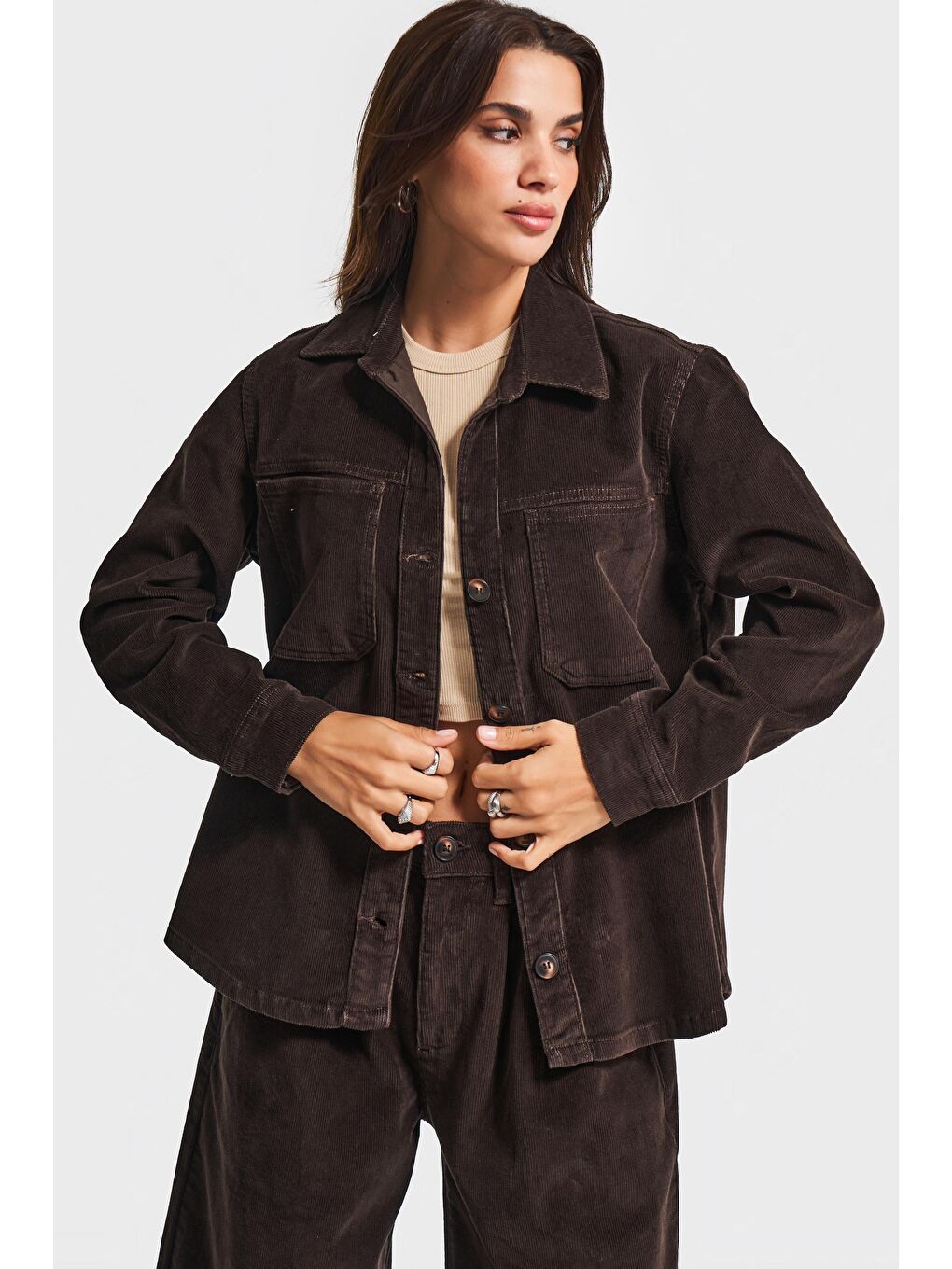 Kadın Kahverengi 26w5-136 Oversize Fitilli Velvet Kadife Kumaş Önü Düğmeli Ceket-1