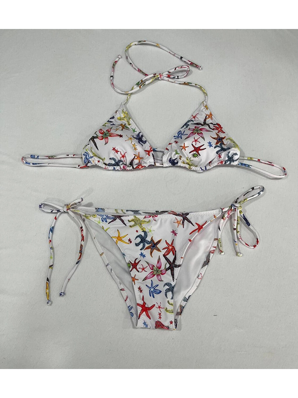 Kadın Beyaz Yıldız Temalı Boyundan İp Bağlamalı Üçgen Bikini Takımı HZL25S-LC5005-2
