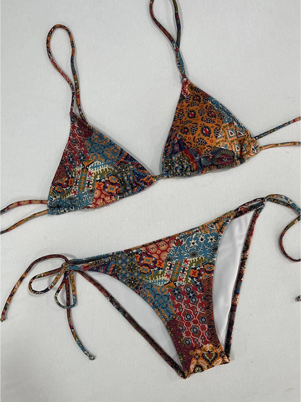 Kadın Kahverengi Etnik Desen Boyundan İp Bağlamalı Üçgen Bikini Takımı HZL25S-LC5005-1