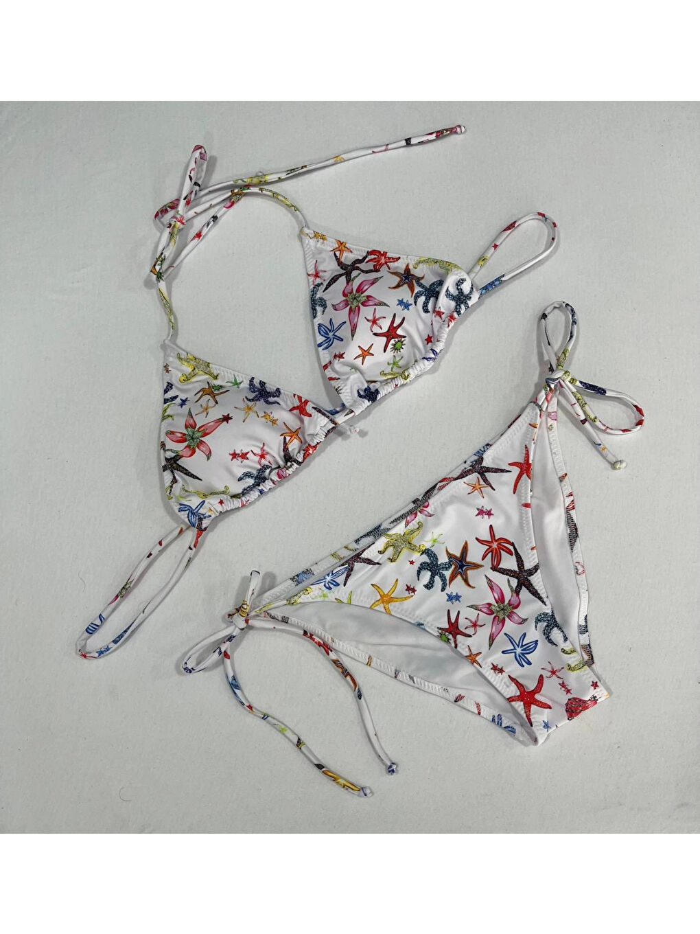 Kadın Beyaz Yıldız Temalı Boyundan İp Bağlamalı Üçgen Bikini Takımı HZL25S-LC5005-3