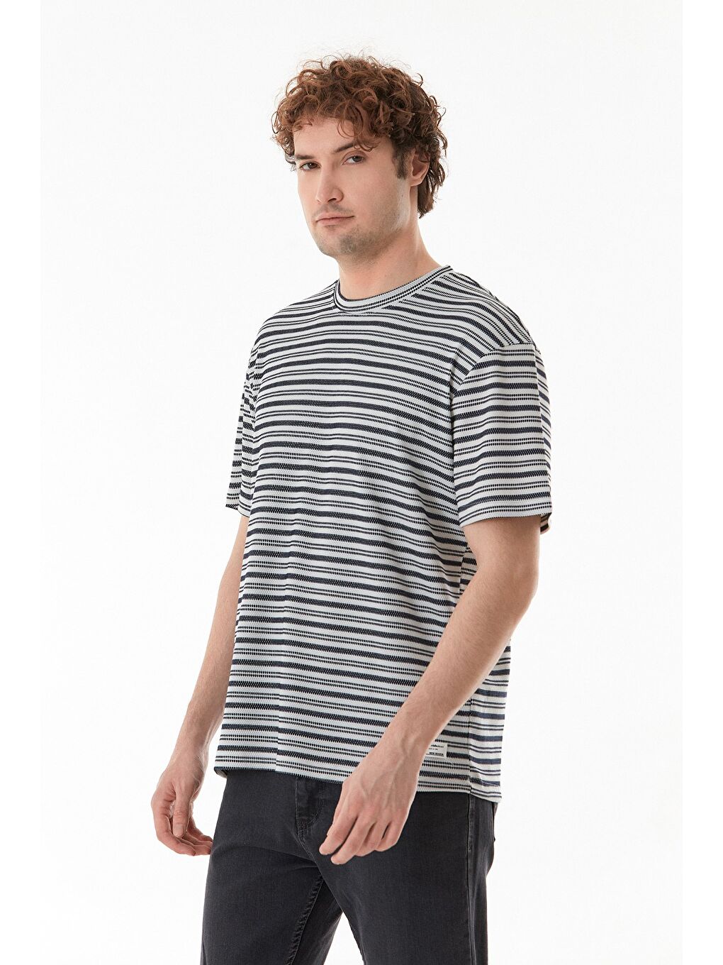 Lacivert Çizgili Jakarlı Bisiklet Yaka Tişört