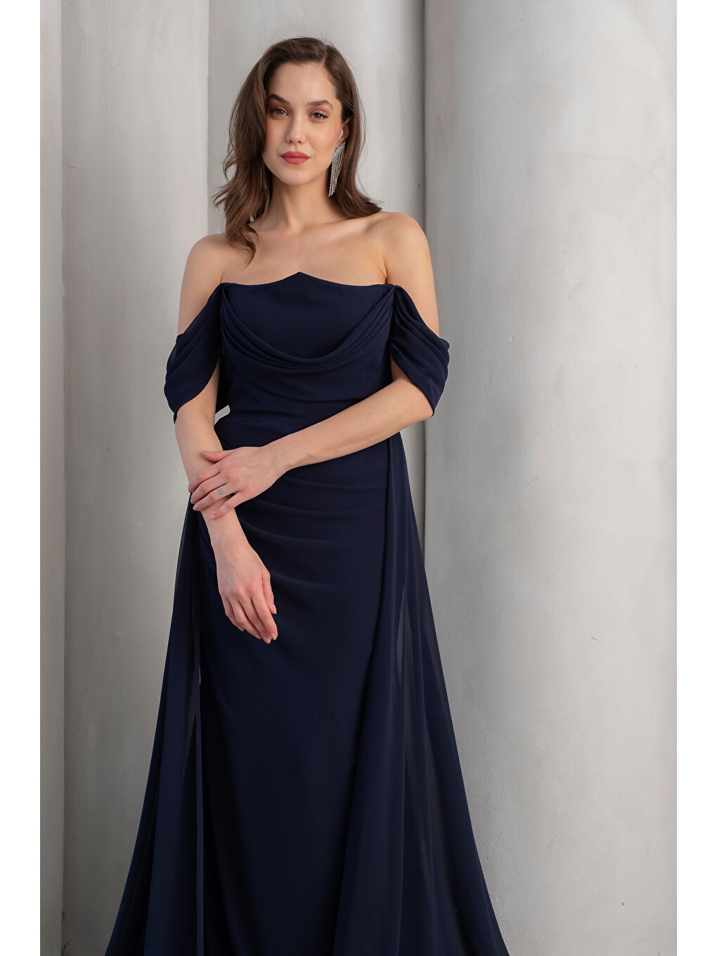 Kadın Lacivert Kayık Yaka Kuyruklu Uzun Şifon Abiye Elbise-2