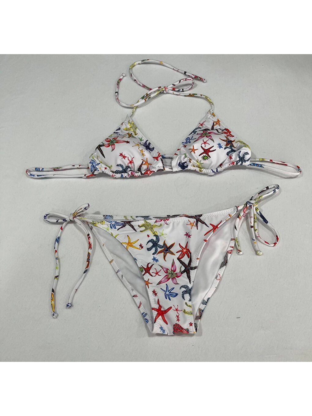 Kadın Beyaz Yıldız Temalı Boyundan İp Bağlamalı Üçgen Bikini Takımı HZL25S-LC5005-4