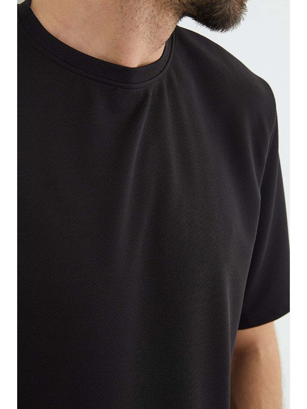 Siyah Basic Bisiklet Yaka Tişört-3