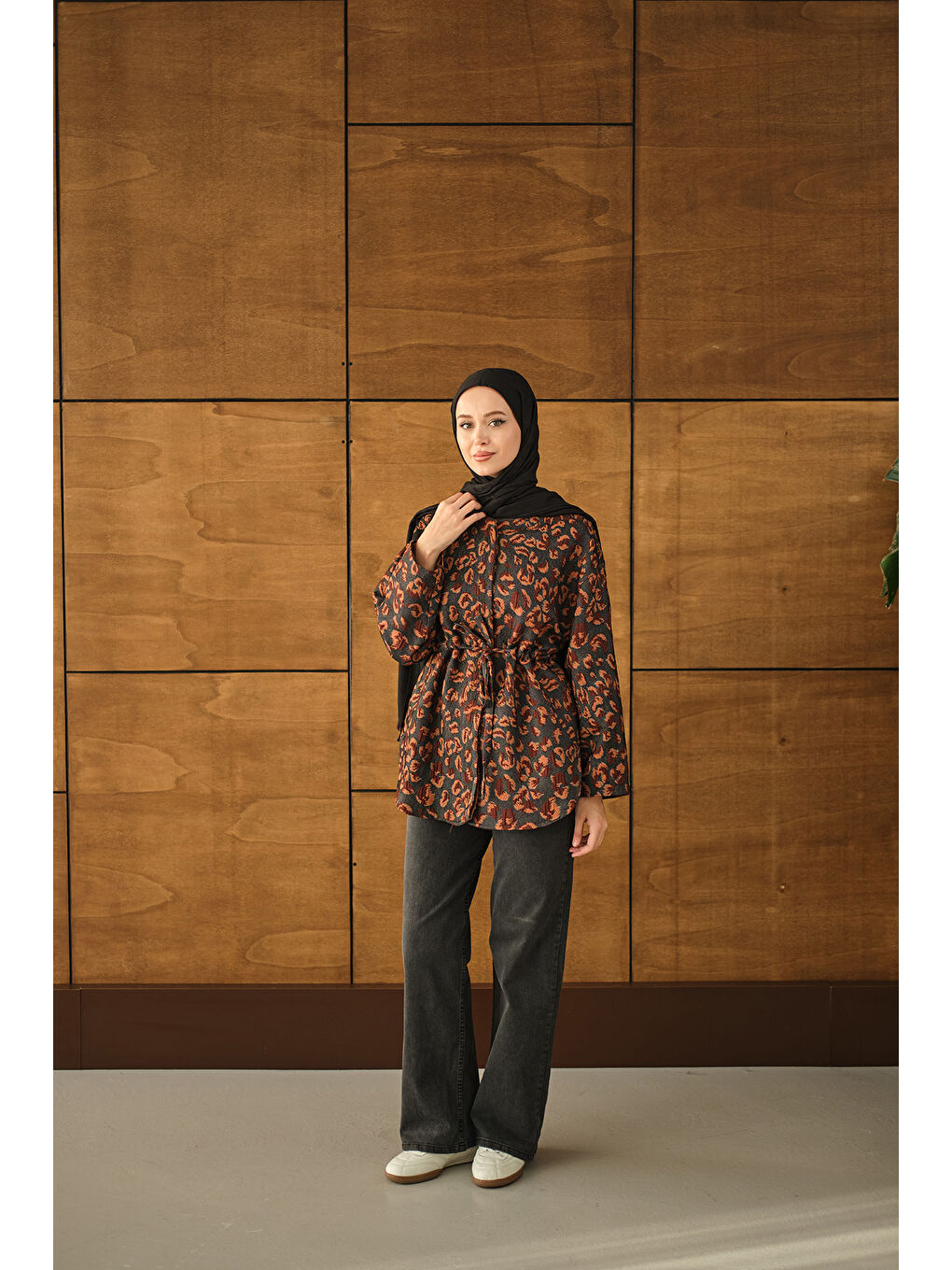 Kadın Yaprak Desen Beli Lastikli Ceket Kahverengi-1