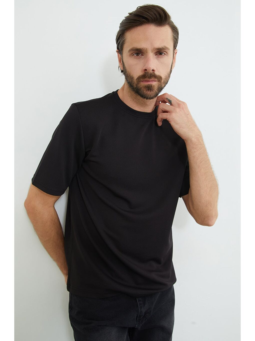 Siyah Basic Bisiklet Yaka Tişört-4