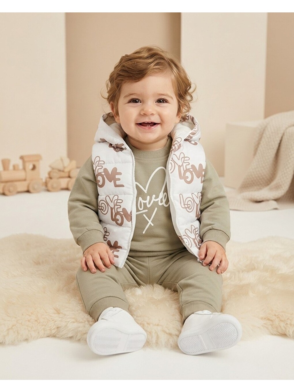 Bej Kız Bebek Mevsimlik Şişme Yelekli, Sweatshirt Ve Pantolonlu 3'lü Bebek Takımı