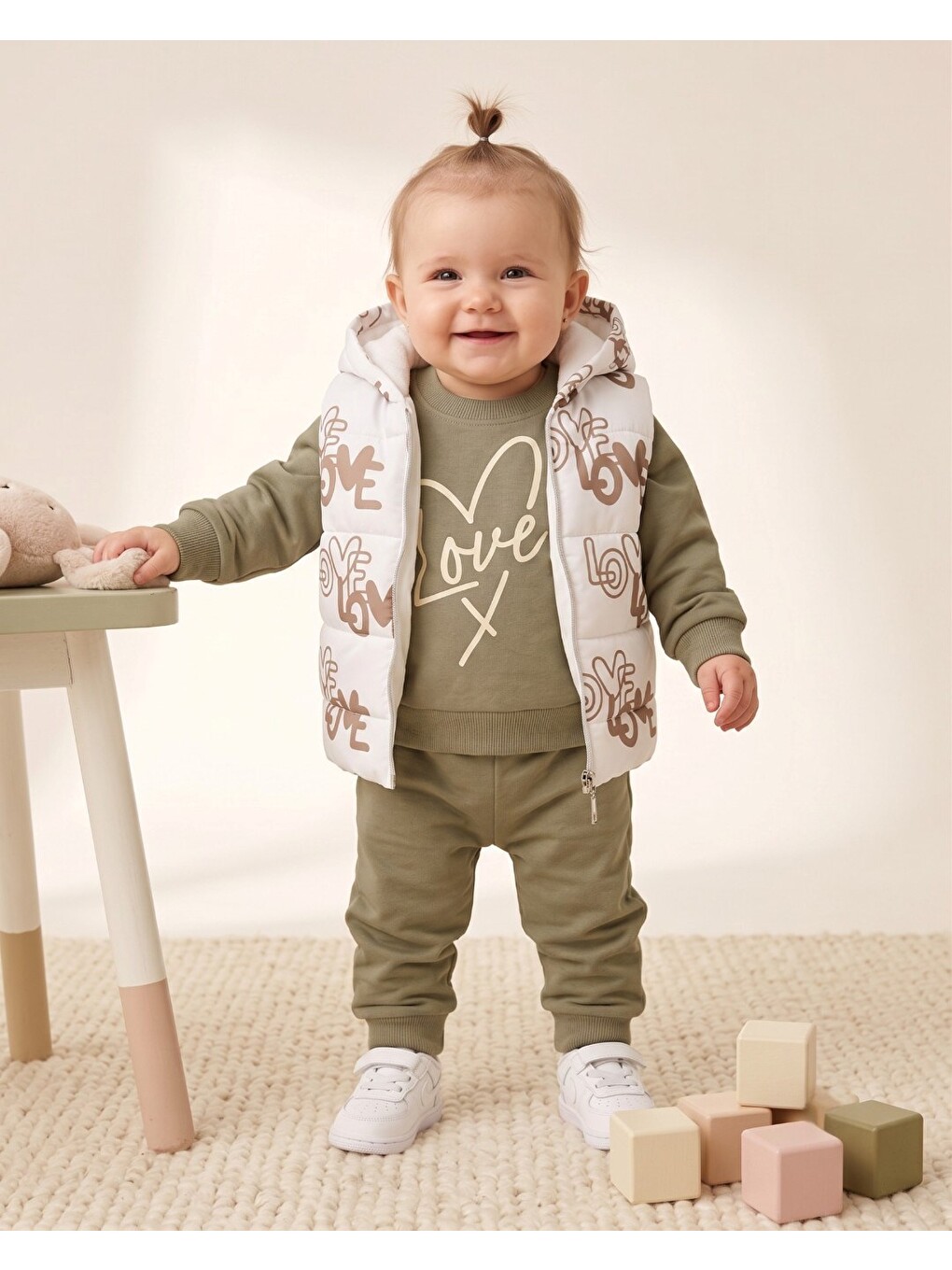 Bej Kız Bebek Mevsimlik Şişme Yelekli, Sweatshirt Ve Pantolonlu 3'lü Bebek Takımı-1