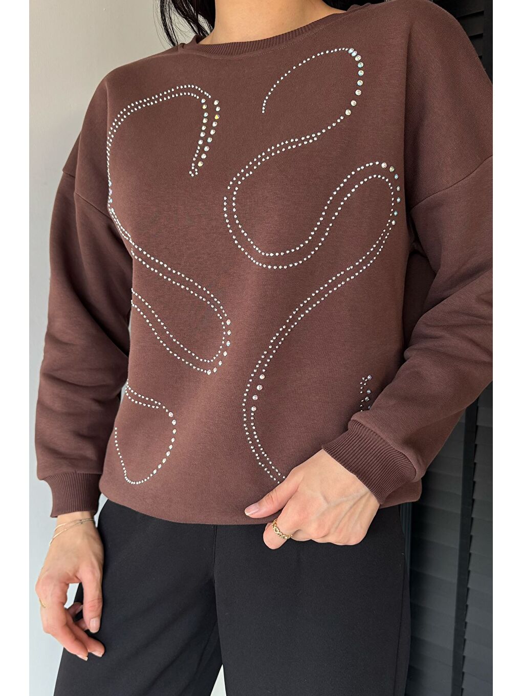 Kahverengi Kadın Taşlı Bisiklet Yaka Şardonlu Sweatshirt-1