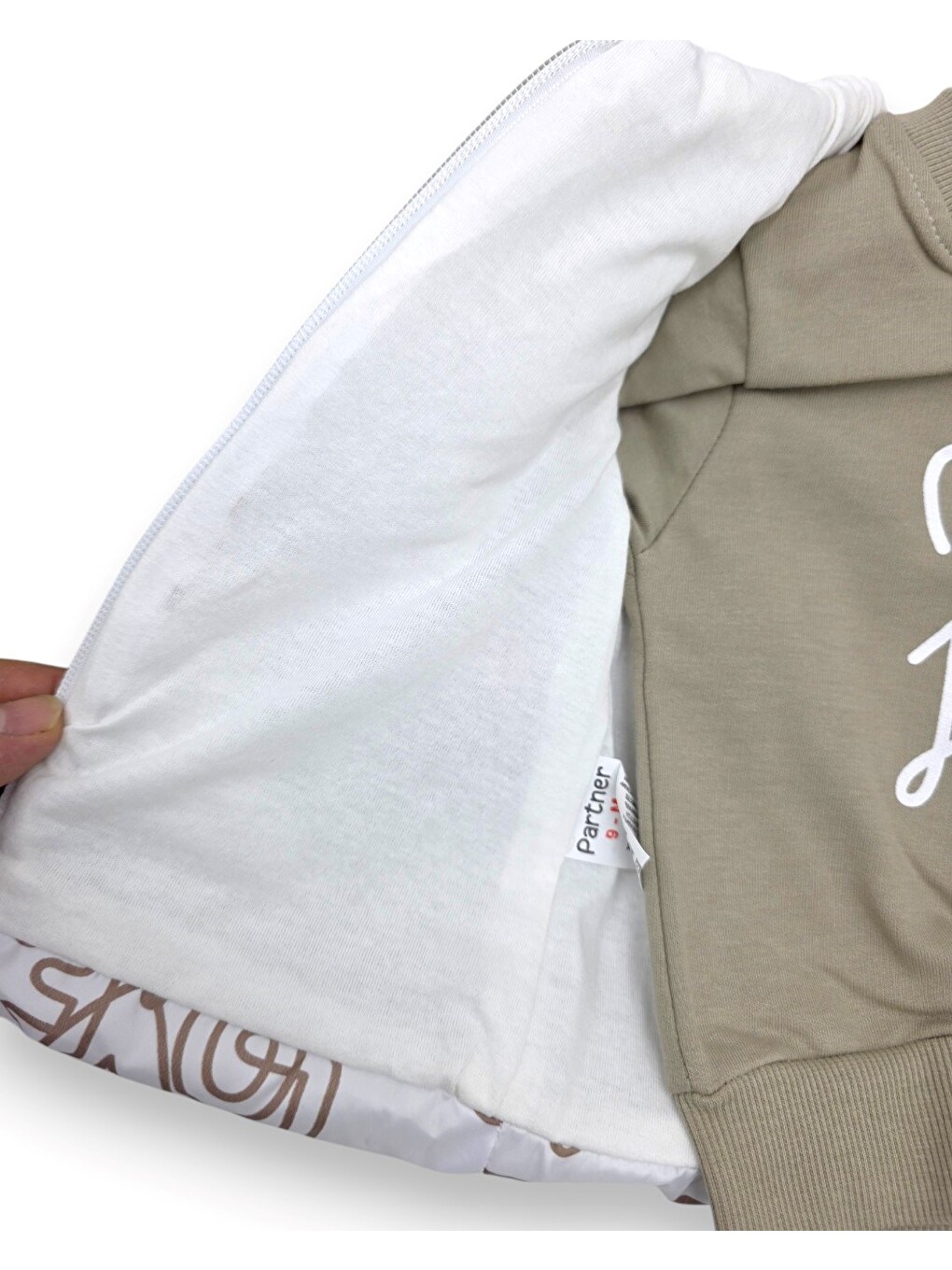 Bej Kız Bebek Mevsimlik Şişme Yelekli, Sweatshirt Ve Pantolonlu 3'lü Bebek Takımı-6