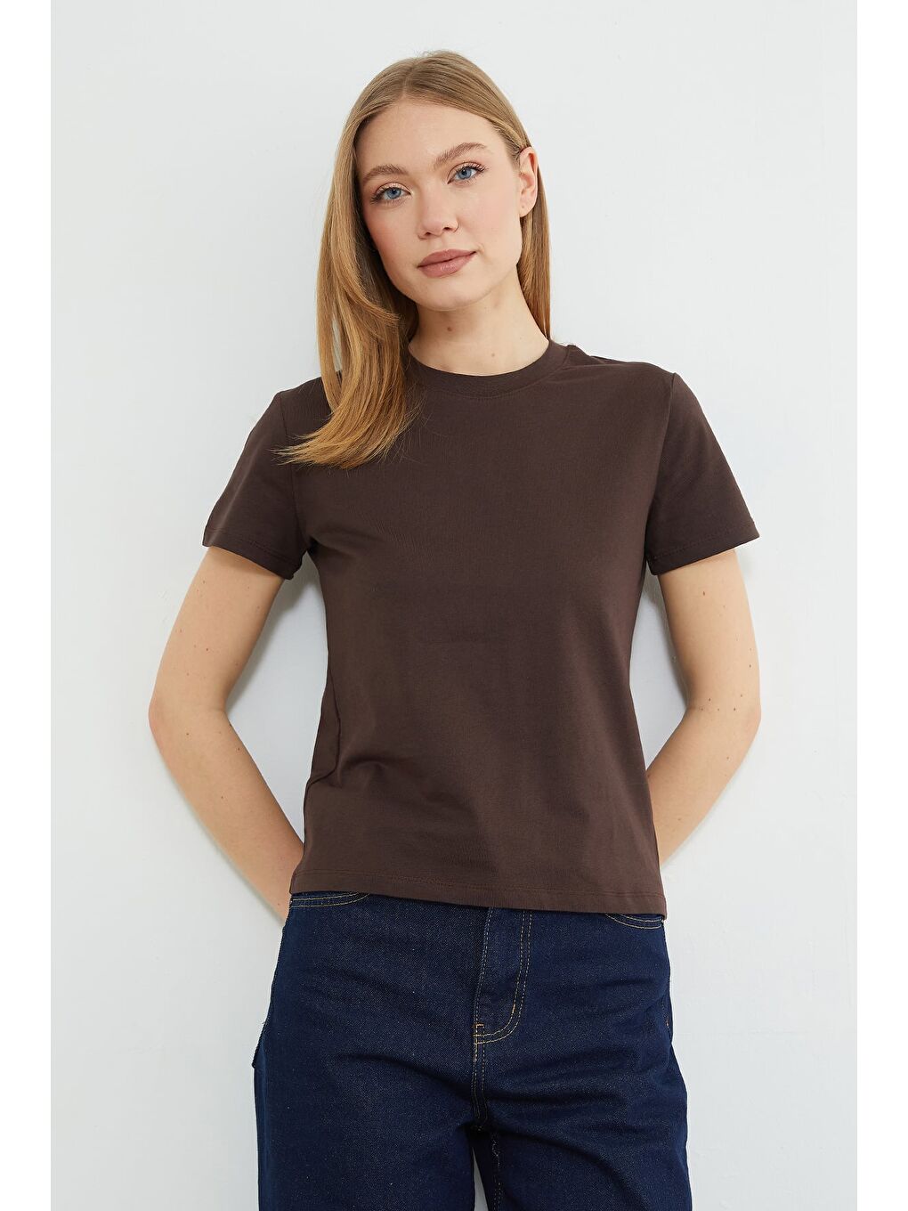 Kahverengi Basic Bisiklet Yaka Tişört-1