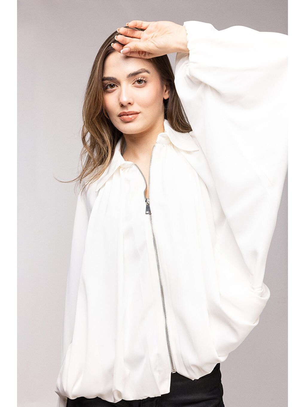 Beyaz Ekru Oversize Balon Kollu Fermuarlı Dökümlü Gömlek - Cepli-1