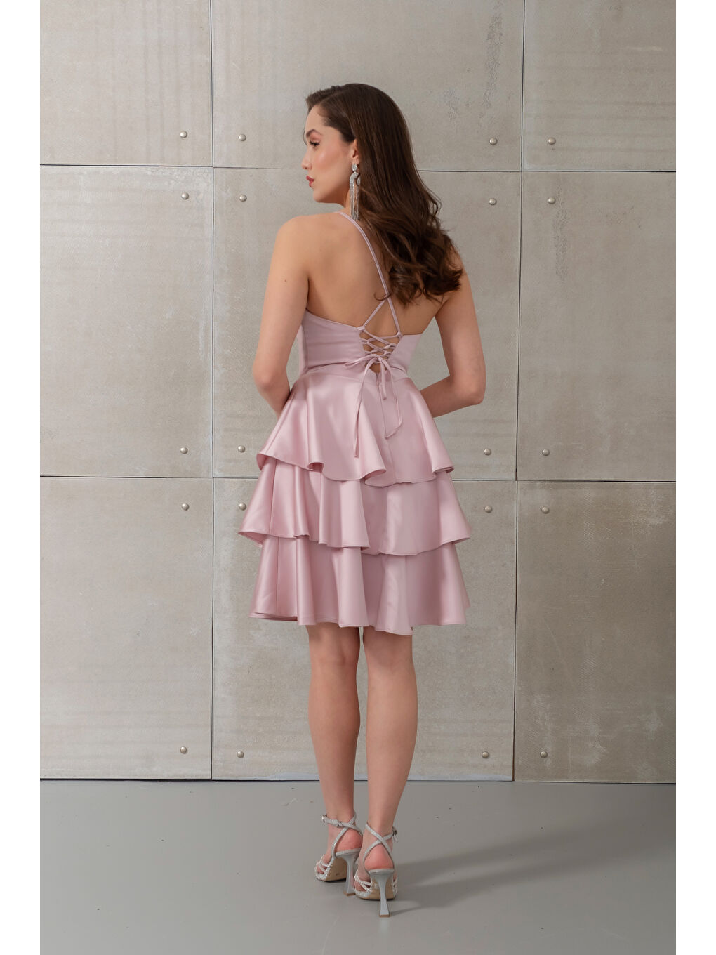 Pembe Kadın Pudra İnce Askılı Degaje Yaka Mini Saten Mezuniyet Abiye Elbise-5