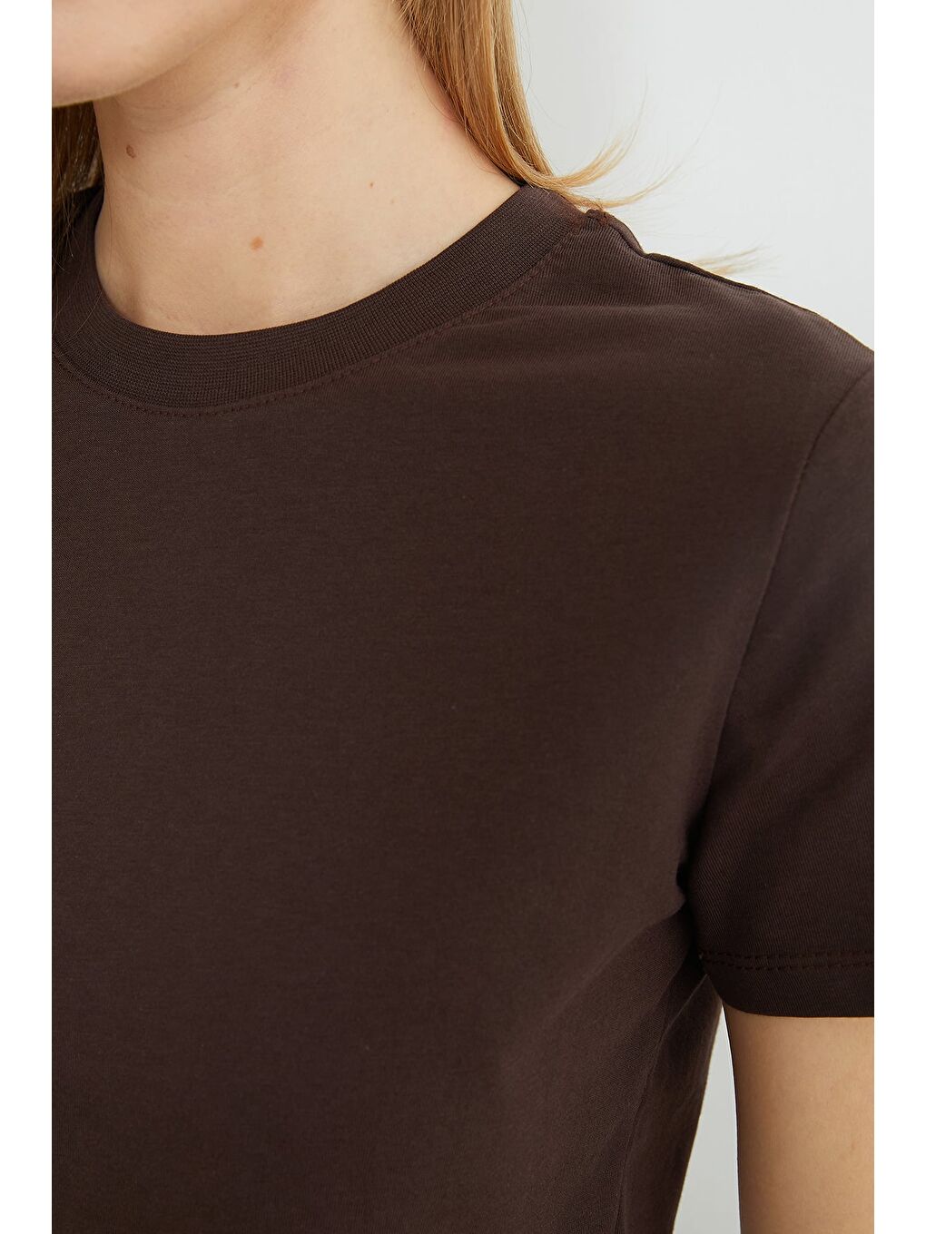 Kahverengi Basic Bisiklet Yaka Tişört-4